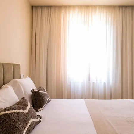 Apartment Bonjardim By Lovelystay